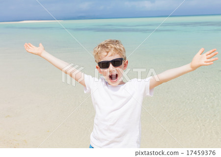 kid at the beach 17459376