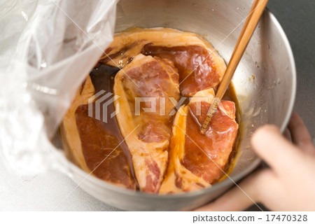 浸入豬肉 17470328