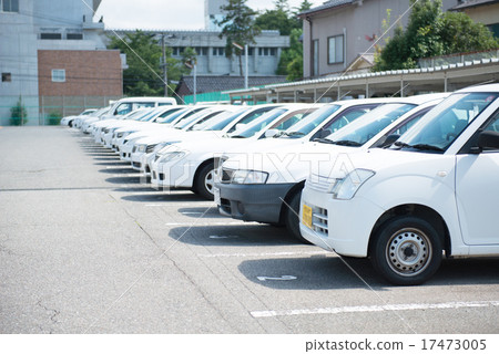 一排白色汽車 17473005
