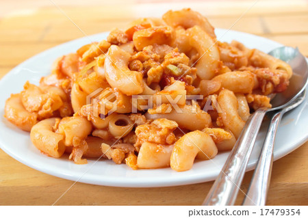 Stir-fried macaroni. 17479354
