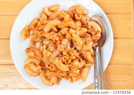 Stir-fried macaroni. 17479356