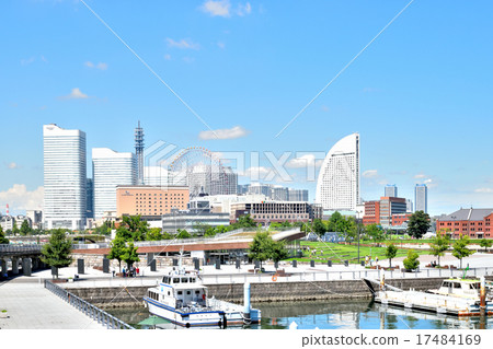 Minatomirai 21 (From Yamashita Minami Line Promenade) 17484169