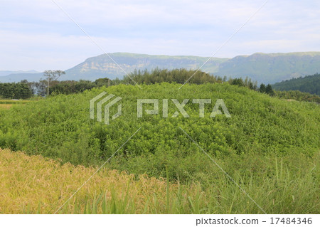 Pictures of ancient tombs and outer mountains 17484346