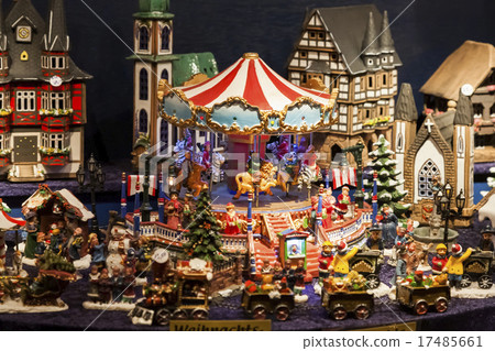 德國聖誕市場的木雕紀念品 17485661