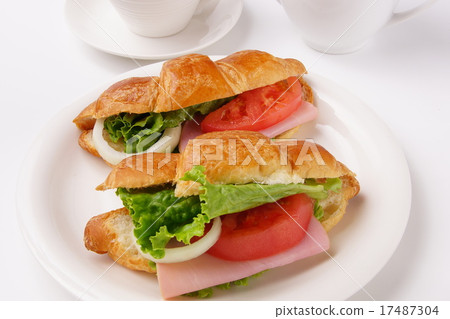 Croissant sandwich 17487304
