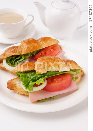 Croissant sandwich 17487305