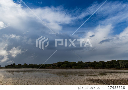 藍天雲彩tideland 17488318