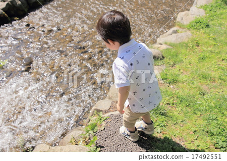 Infants looking at the river 17492551