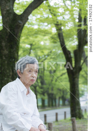 80-year old grandma 17492582