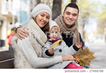 Autumn portrait of parents with children Autumn portrait of parents with children 17498786