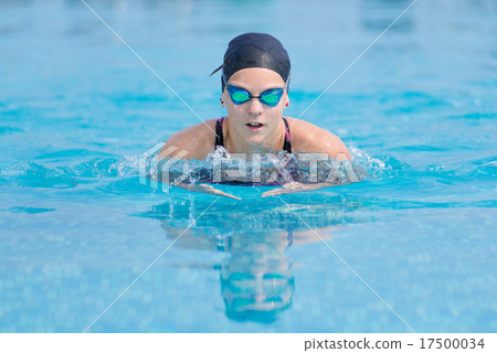 Young girl swimming butterfly stroke style 17500034