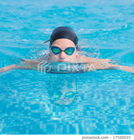 Young girl swimming butterfly stroke style 17500035