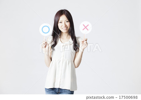 女性手指指向 女性手指指向 17500698