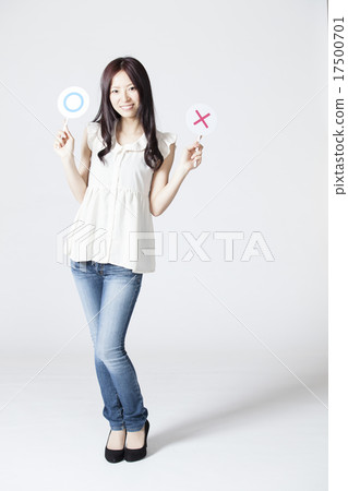 Female finger pointing 17500701