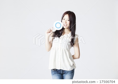 女性手指指向 女性手指指向 17500704