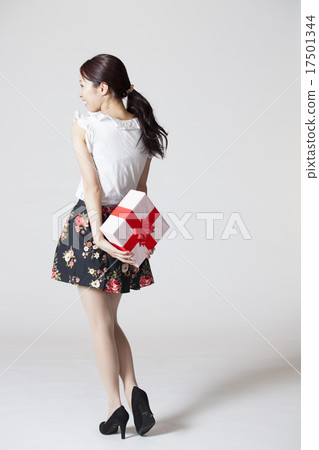 Women gift confession 17501344