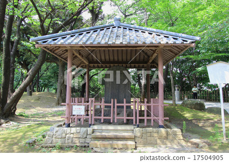 櫻花的Asukiyama公園的紀念碑 17504905