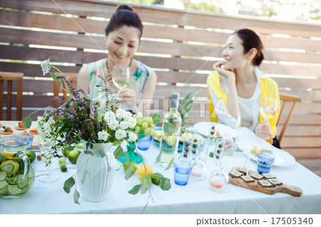 Garden Party Garden Party 17505340