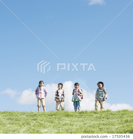 Elementary school student smiling at the meadow 17505436