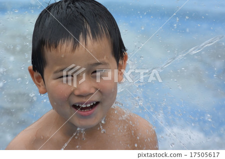 A boy dripping water too 17505617