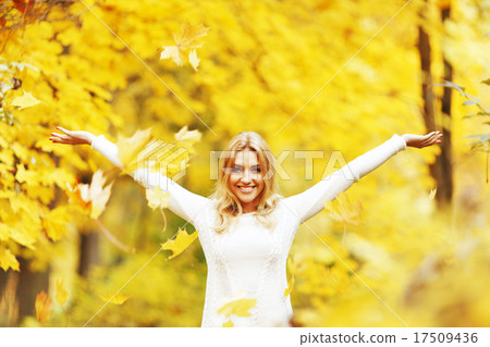 Autumn woman 17509436