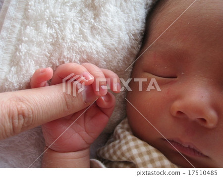 Baby hand 17510485