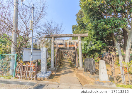 嚴島神社坐在Bentencho,千葉,在春天 嚴島神社坐在Bentencho,千葉,在春天 17513215