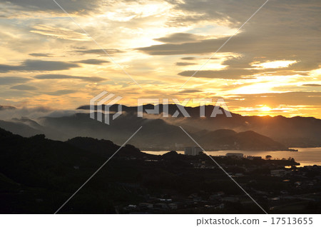Lake Inokashira at sunrise 17513655