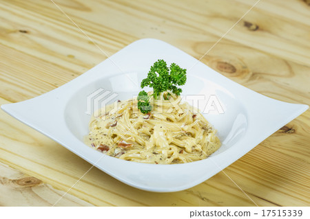 Spaghetti Cabonara with creamy sauce on wooden table 17515339