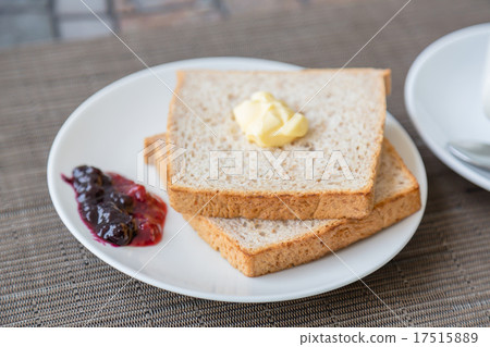 Toast bread 17515889