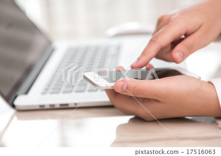 Woman hand hold smart phone with blank empty screen Woman hand hold smart phone with blank empty screen 17516063