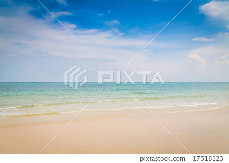 Blue sea and sky 17516123