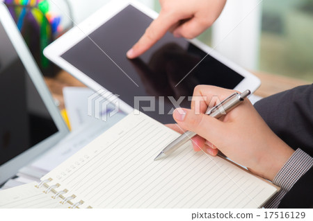 Business people meeting at office 17516129