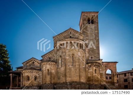 La Collegiata Castell'Arquato front 17517490