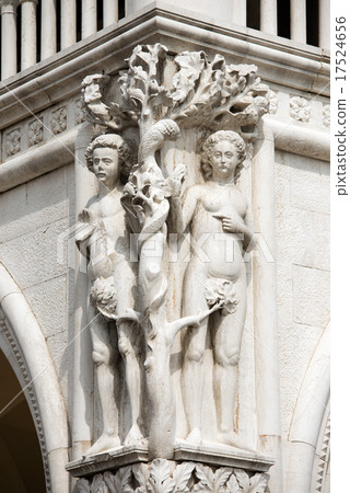 Detail of the Doge Palace - Venice Italy Detail of the Doge Palace - Venice Italy 17524656