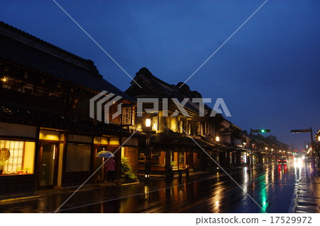 Townscape of small Edo Kawagoe collection built rainy twilight 17529972