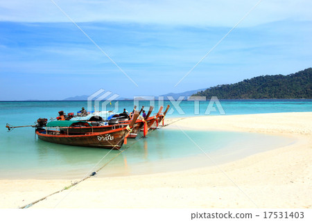 Thai fishing boats on seaside at Lipe island beach 17531403
