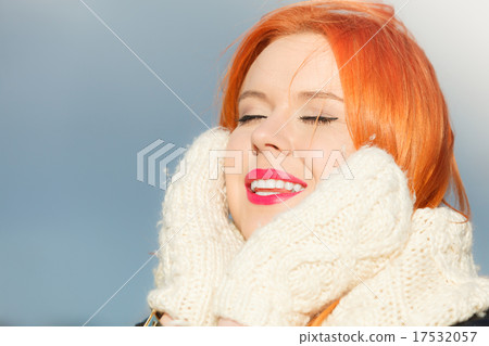Beauty face red hair woman in warm clothing outdoor Beauty face red hair woman in warm clothing outdoor 17532057