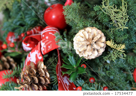 Christmas tree pine cones 17534477