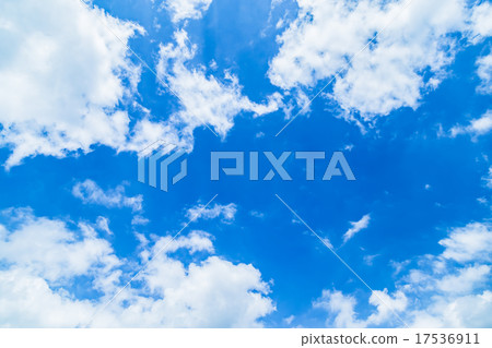 天空晚夏天空秋天天空9月天空藍天棉花雲彩積雲拷貝空間文本空間綜合背景雲彩 17536911