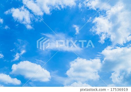 天空晚夏天空秋天天空9月天空藍天棉花雲彩積雲拷貝空間文本空間綜合背景雲彩 17536919