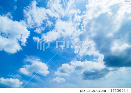 天空晚夏天空秋天天空9月天空藍天棉花雲彩積雲拷貝空間文本空間綜合背景雲彩 17536924