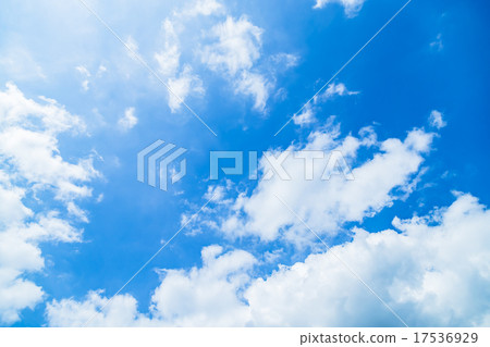 天空晚夏天空秋天天空9月天空藍天棉花雲彩積雲拷貝空間文本空間綜合背景雲彩 17536929