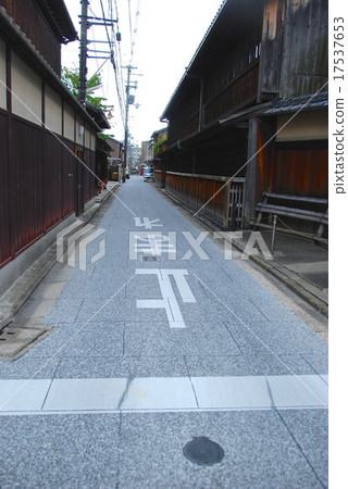 Shimabara in Kyoto (Right is "Kakuya") (Nishi-Shinya Nomiya Town, Shimogyo-ku, Kyoto City) 17537653