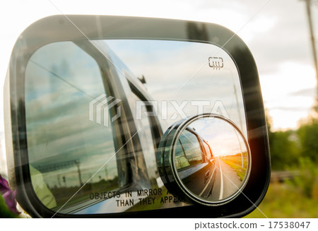 The reflection in the mirror 17538047