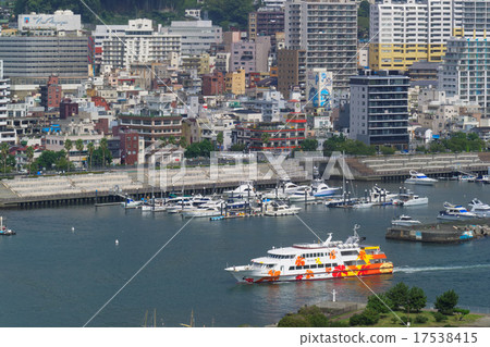 遊船/ Ile-de-Vacances 3入口到熱海港颱風和溫泉鎮 17538415