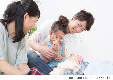 straw hat, bag, father 17538712