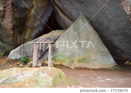 神山(三角石) 神山(三角石) 17539070