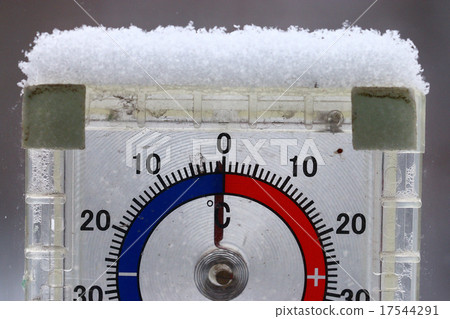 thermometer outdoors snow winter cold snap thermometer outdoors snow winter cold snap 17544291