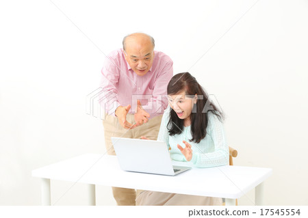Senior couple pleased 17545554